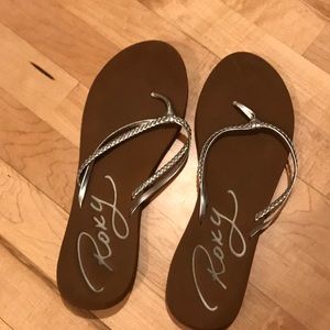 Roxy foam flip flops with silver details size 7.5